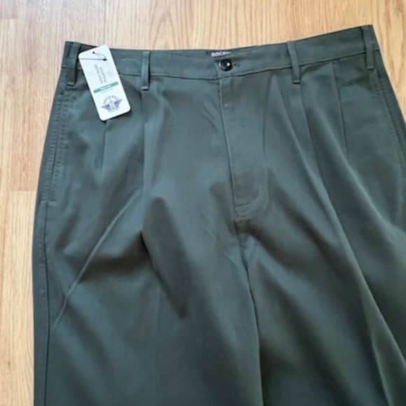 NWT Levi Dockers Womens Hunter Green Khaki Pants High Wide Pleated 14/32 - Picture 5 of 11